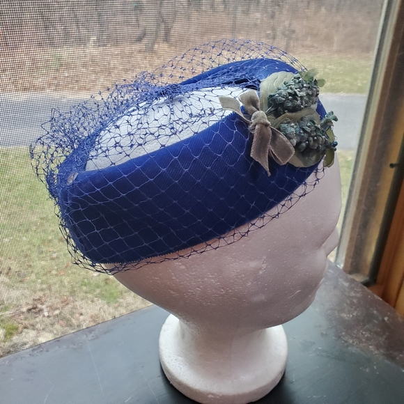1950s‎ Union Made Blue Velvet, Floral Applique Hat - Picture 2 of 7